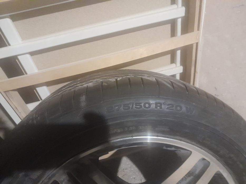 Продам комплект шин с дисками на гелик R20