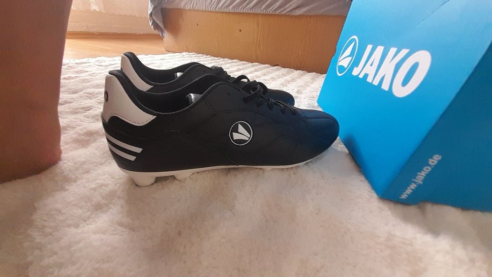 Футболни бутонки на JAKO