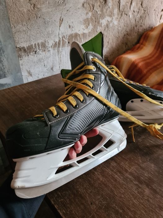 Продам коньки Bauer