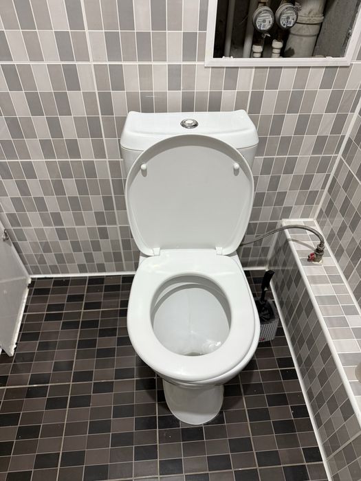 Унитаз с бачком, белый