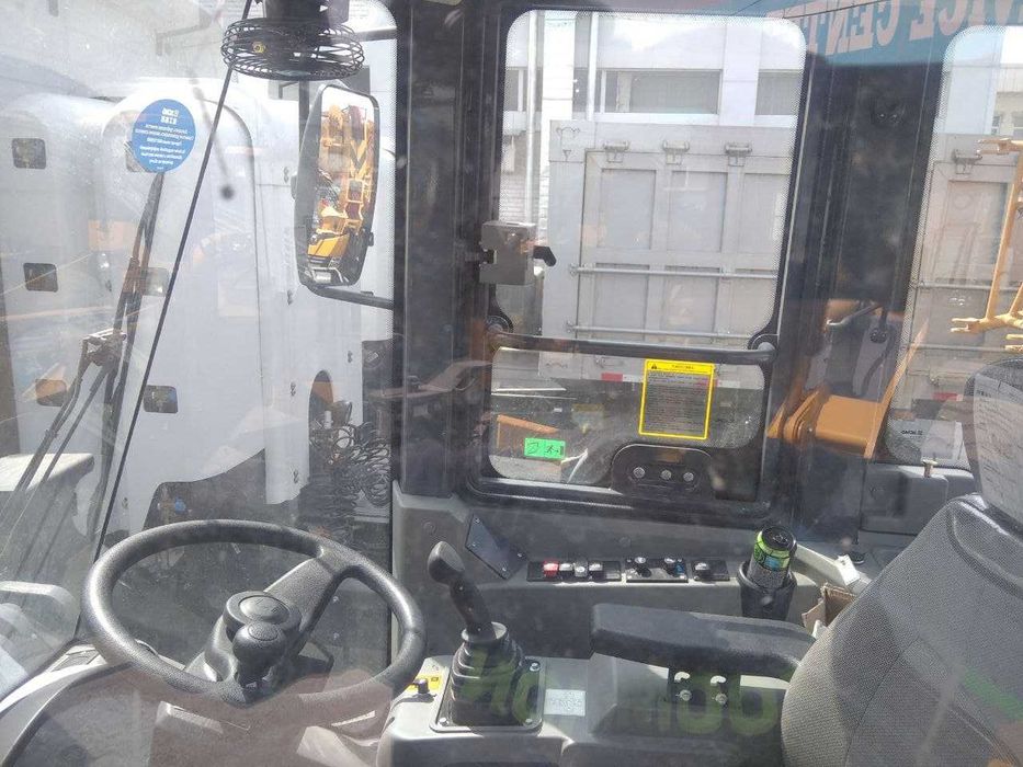 Фронтальный погрузчик XCMG LW 300 FN (1.8 м/куб, джойстик)