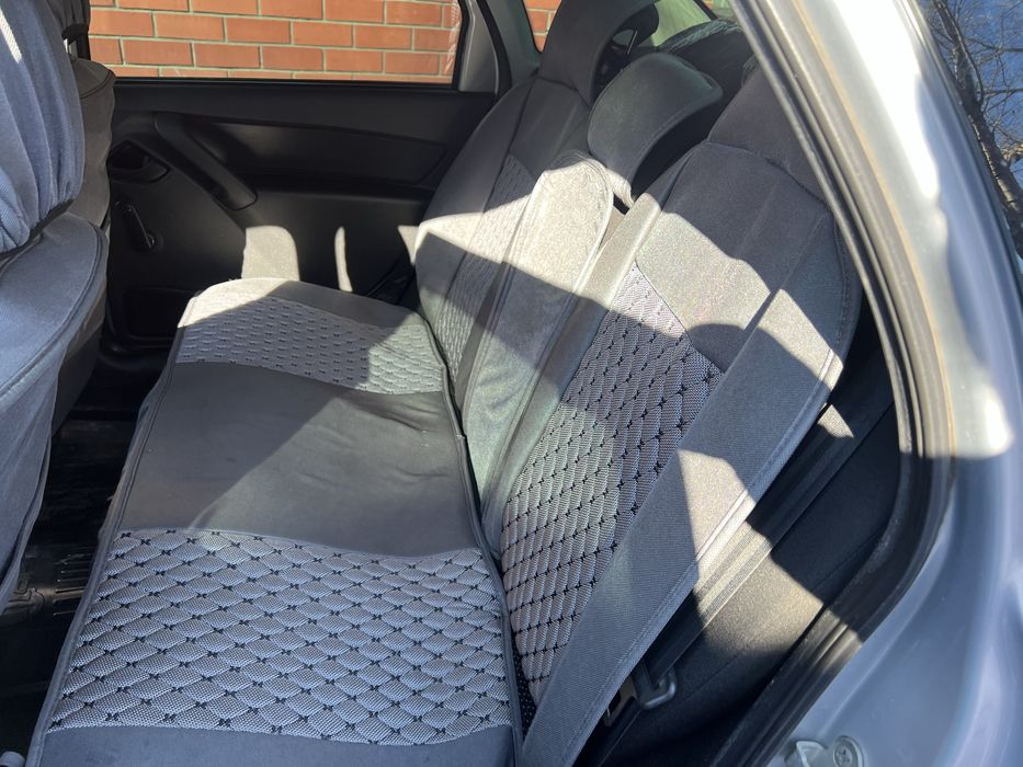 Продам чехлы уневепсальные