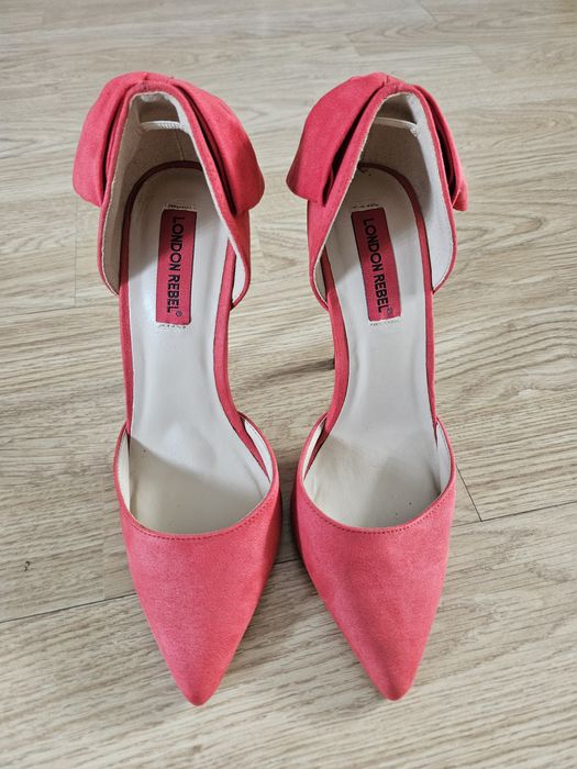 Pantofi 36, o singura purtare