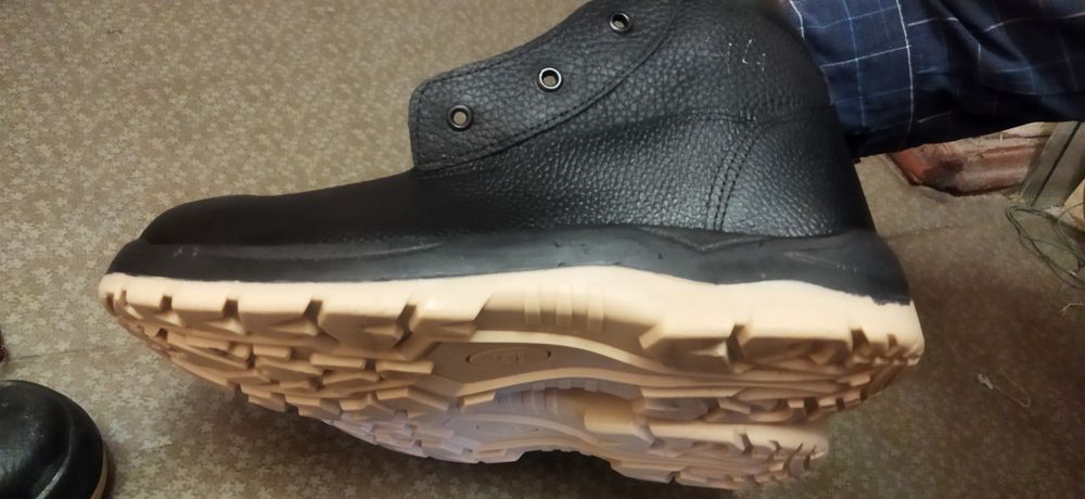 Продам ботинки новые