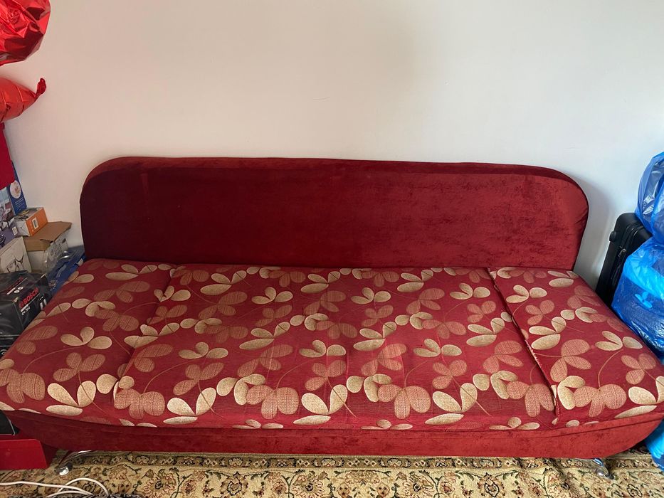 Продам шкаф , диван тахта б/у.