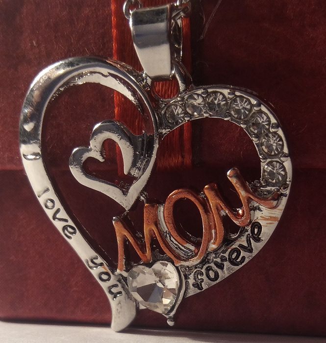 Модно колие с кристали