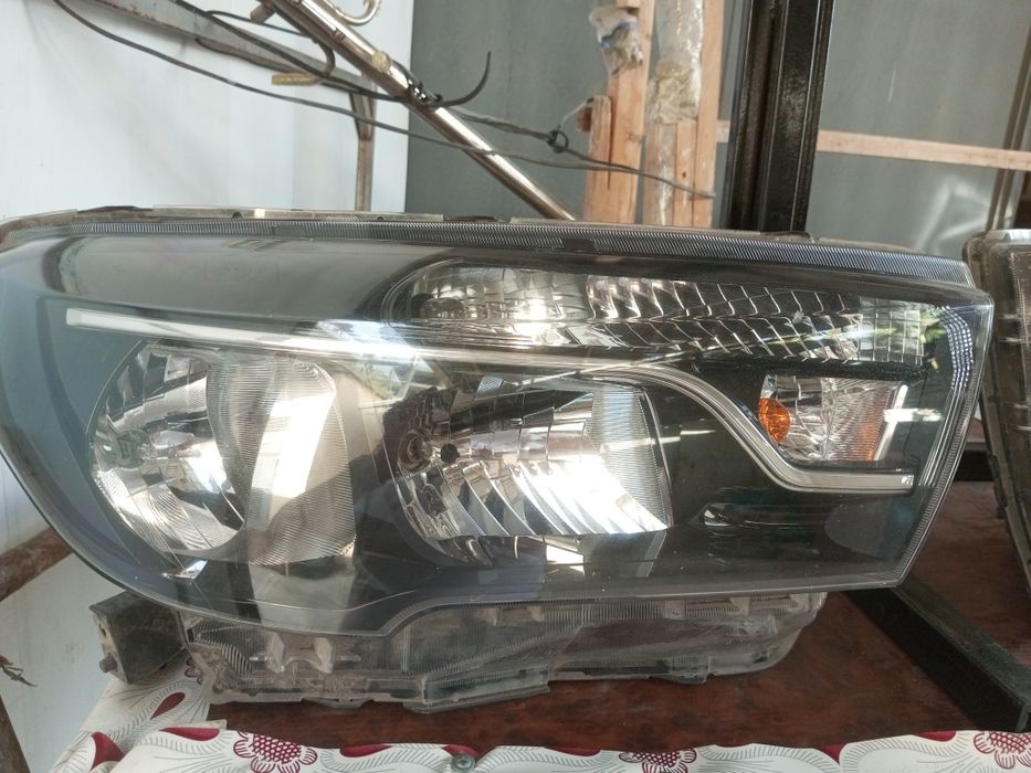 Лада Веста фара передняя комлект