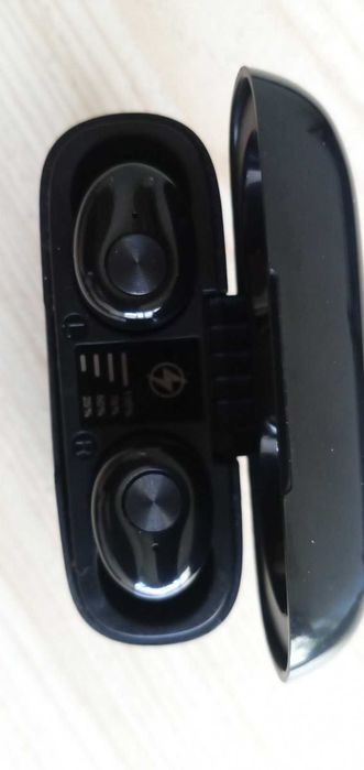 Слушалки, блутот, бутони за управление на самите слушалки