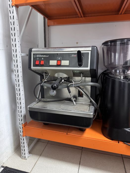 Продам кофемашину simonelli, Brasilia