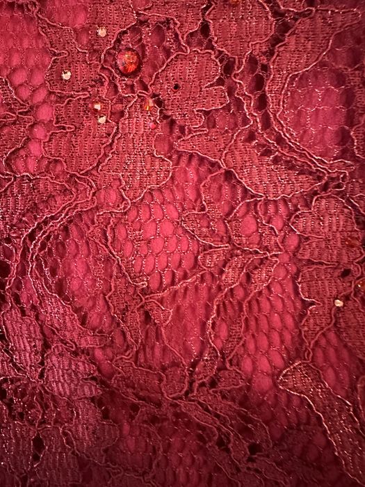 Вечернее кружевное платье