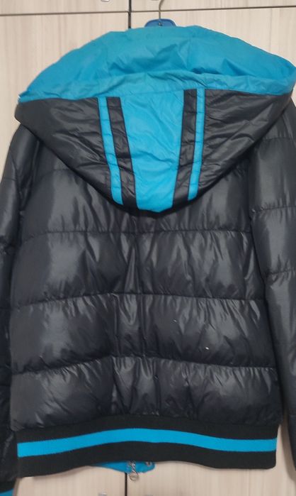 Мъжко, юношеско яке, цвят чер , с качулка,