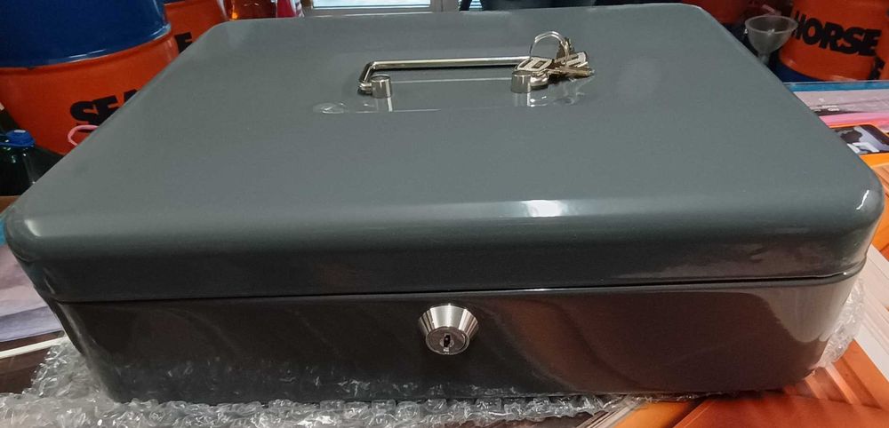 Кутия каса чекмедже за пари