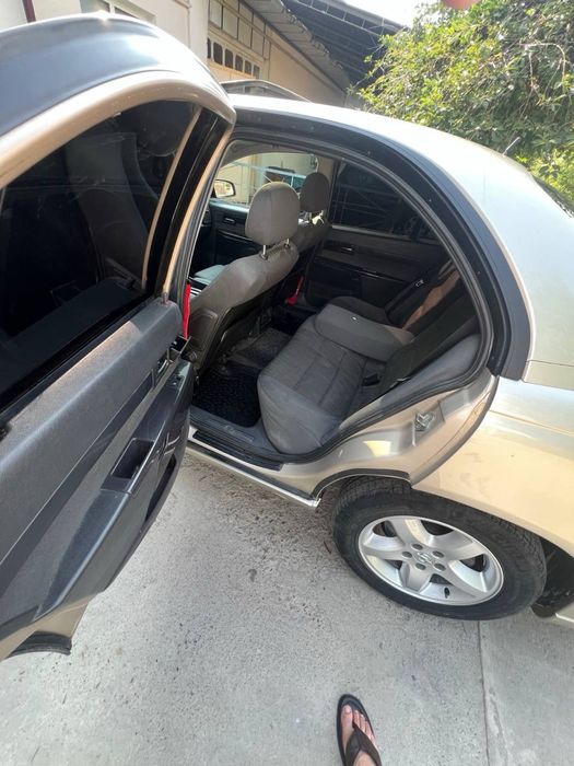 Opel omega srochna sotiladi