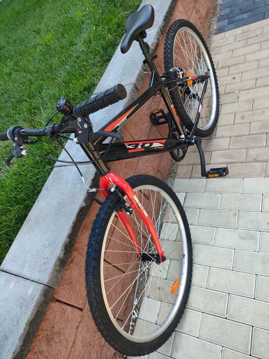 Bicicleta Mtb 30. Stare ca noua 26 inch
CADRU: fier
- FURCA: VELORS
-