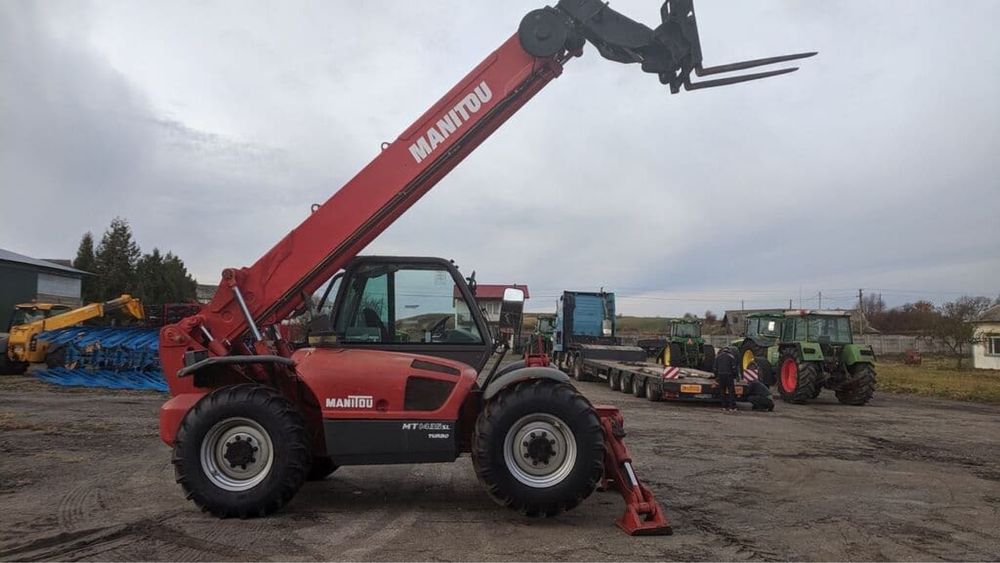 Капот на погрузчик manitou mlt