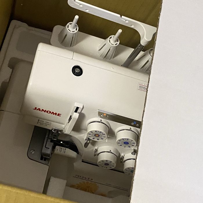 Оверлок Janome МАGNOLIA 7034D