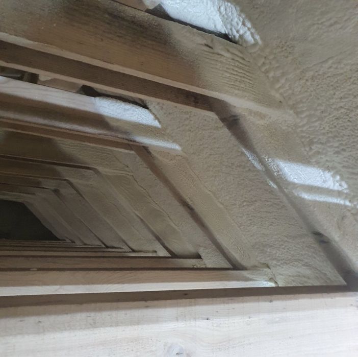 Izolați cu spuma poliuretanica