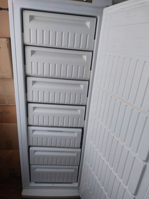 Продам морозильник Indesit