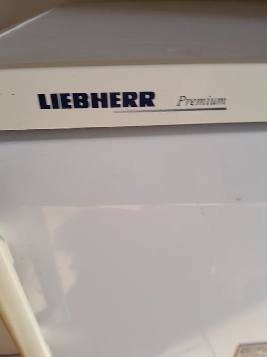 Продавам малък хладилник  LIEBHERR