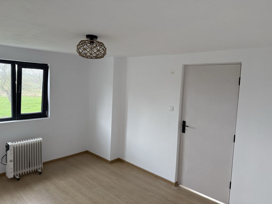 Casă complet renovată + teren 3.242 mp