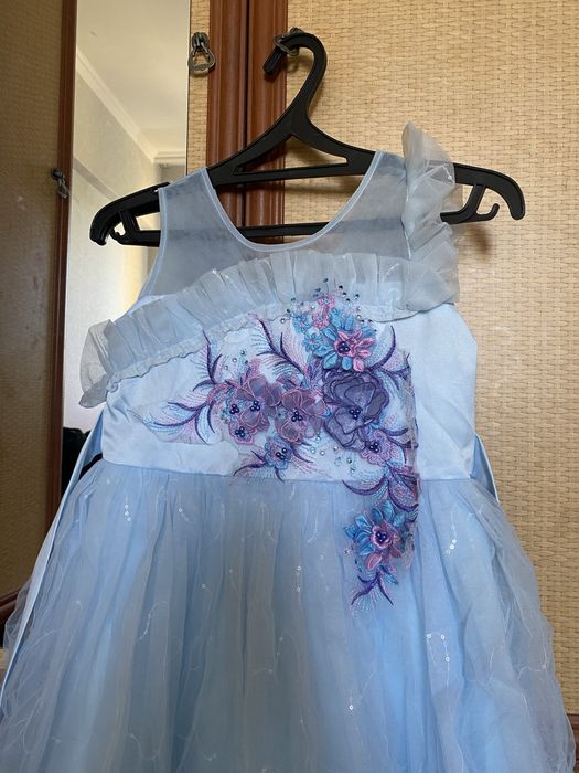 Платье пышное ,на девочку 8-9 лет