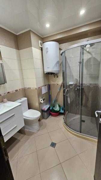 Елегантно обзаведен тристаен апартамент под под наем в Лазур!