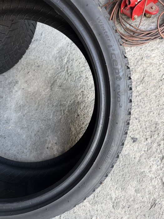 2 anvelope iarna 245/35/20 , Hankook ,DOT 2023 , 6.8 mm