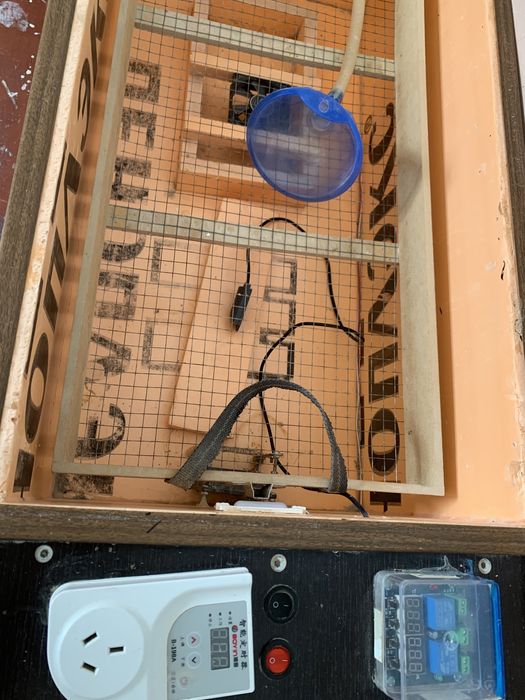 Inkubator sotiladi 150talik