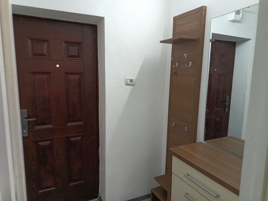 Vând apartament cu doua camere situat pe strada Oituz  posibil si ca sediu firmă