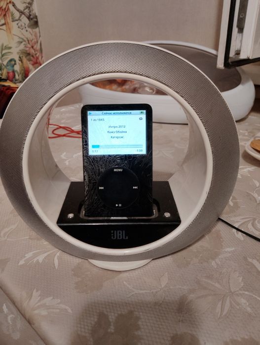 Ipod classic 5, 30gb +станция JBL