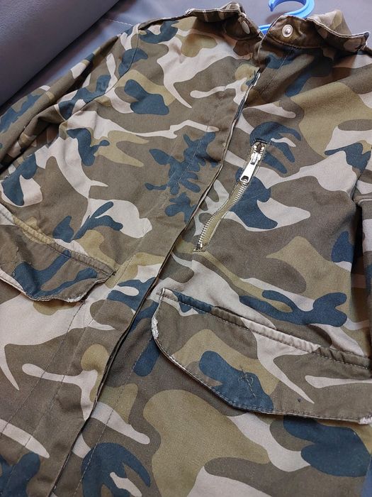 Камуфляжная джинсовая куртка Pull & Bear