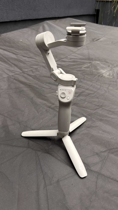 Dji OM 4 stabilizator pentru telefon