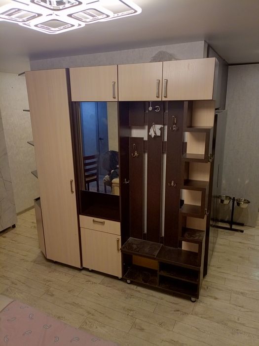 Продам прихожую.
