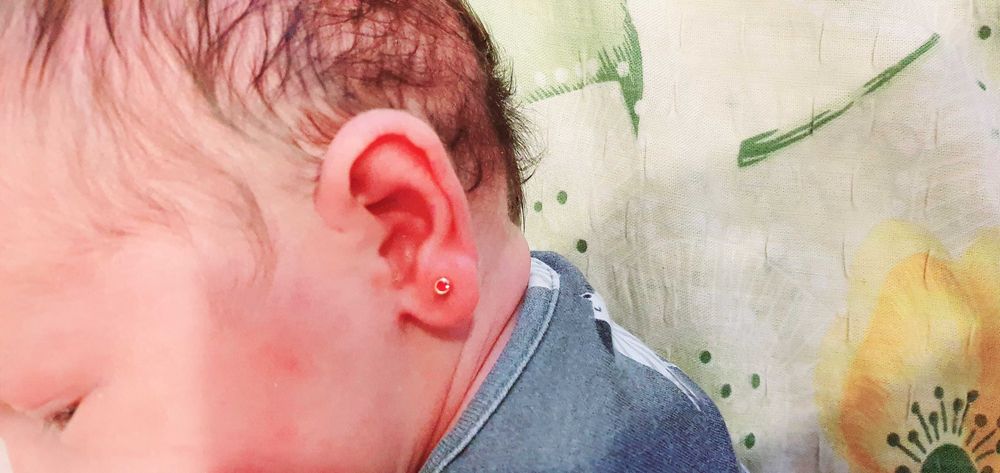 Montare cercei si tratamente injectabile la domiciliu