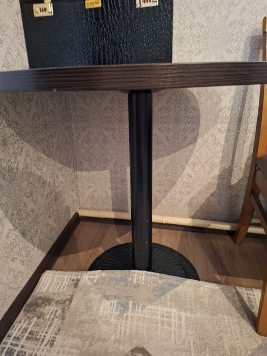 Стол для интерьера