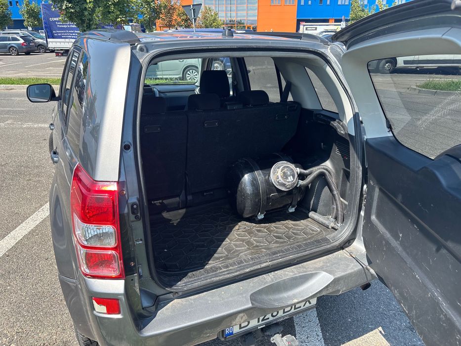 Vând Suzuki grand vitara