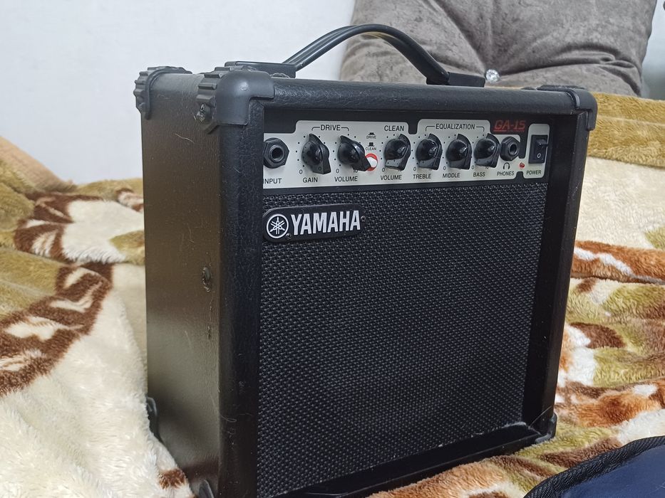 Гитара Cort X250 + комбоусилитель Yamaha