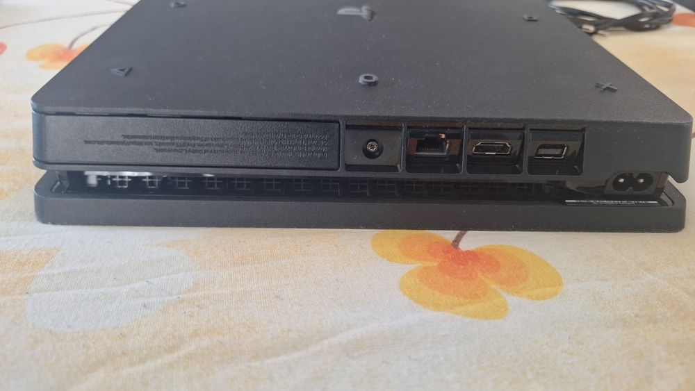 Consola SONY PS4 Slim in stare IMPECABILA!