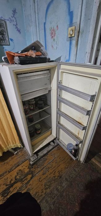 2 старых холодильника