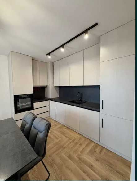 Продава се Двустаен апартамент в Пловдив, Център - 85 кв.м за 921 €/кв.м - Снимка #4