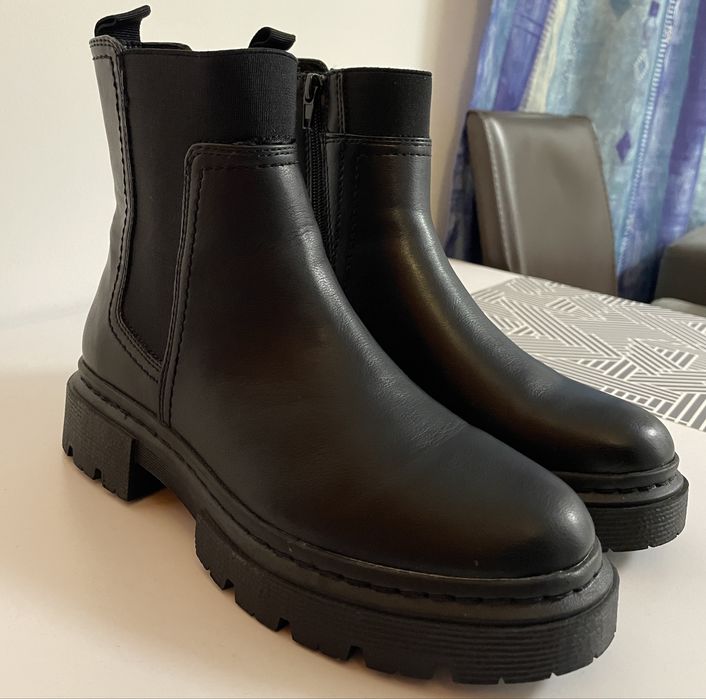 Vand ghete noi dama marimea 37