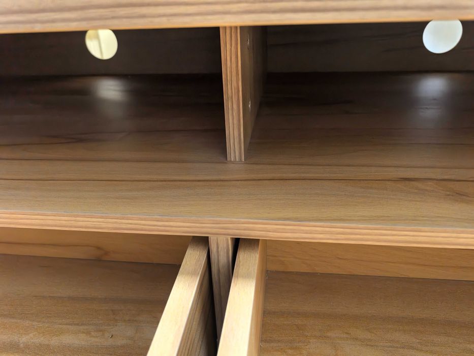 Vând comodă din lemn nouă!