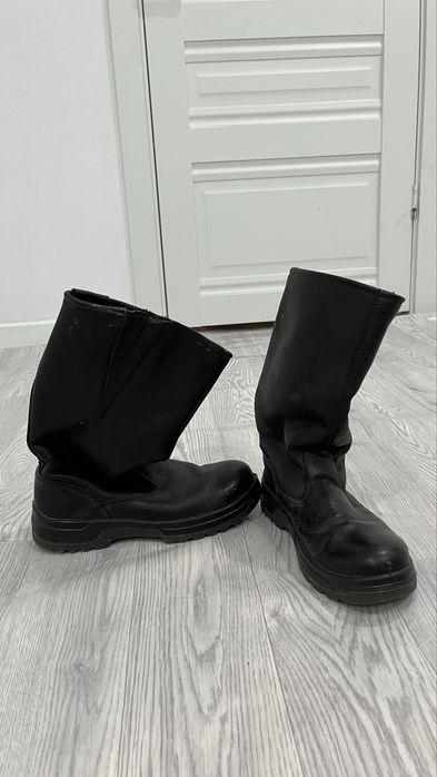 Продам зимний спец обувь 41 размер