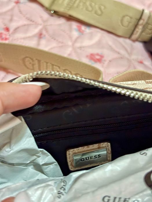 Дамска чанта GUESS