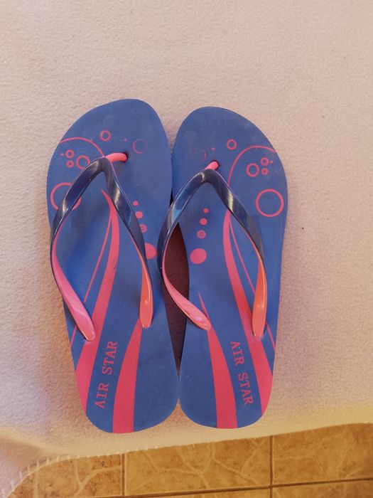 Дамски чехли и джапанки