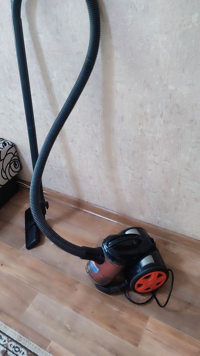 Пылесос Polaris компактный