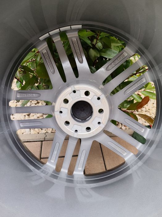 Vând jante Mercedes GLS/ GLE/GLE coupe W167  pe 21" originale anvelope Pirelli all season  noi
