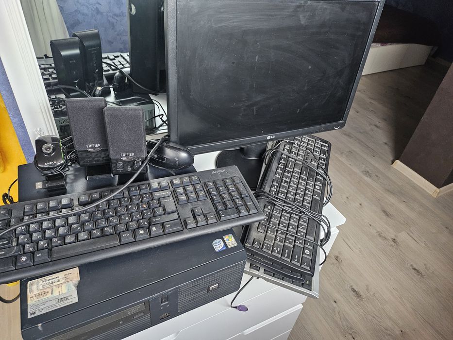 Компютър с монитор LG