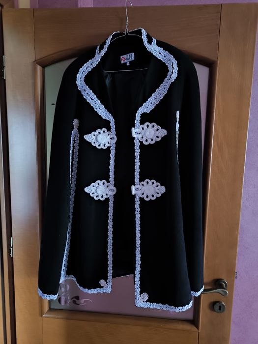 Palton Iiana cu capa și găitane