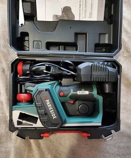 Rindea cu acumulator 12V Parkside